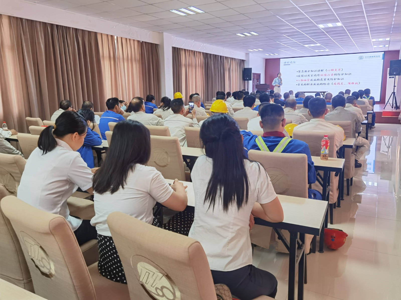 广西满冠体育安全健康培训_副本.jpg