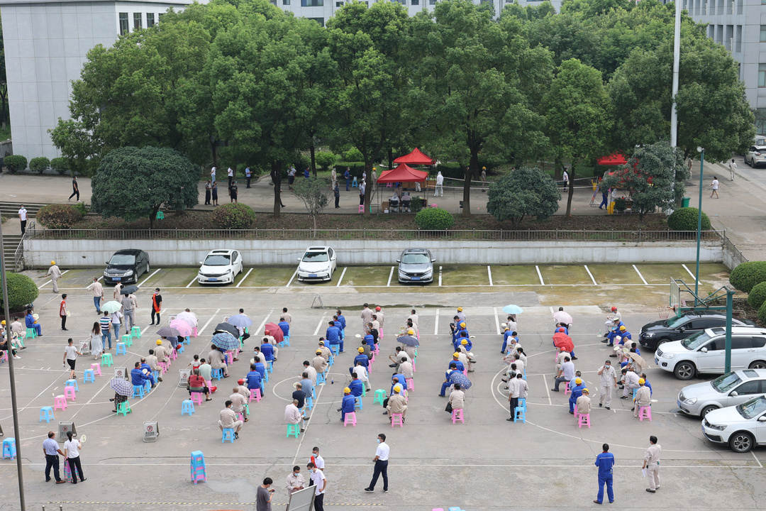 图8.满冠体育总部大院核酸检测等候区_副本.jpg