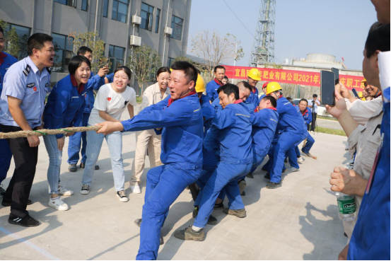 宜昌满冠体育拔河比赛现场.jpg