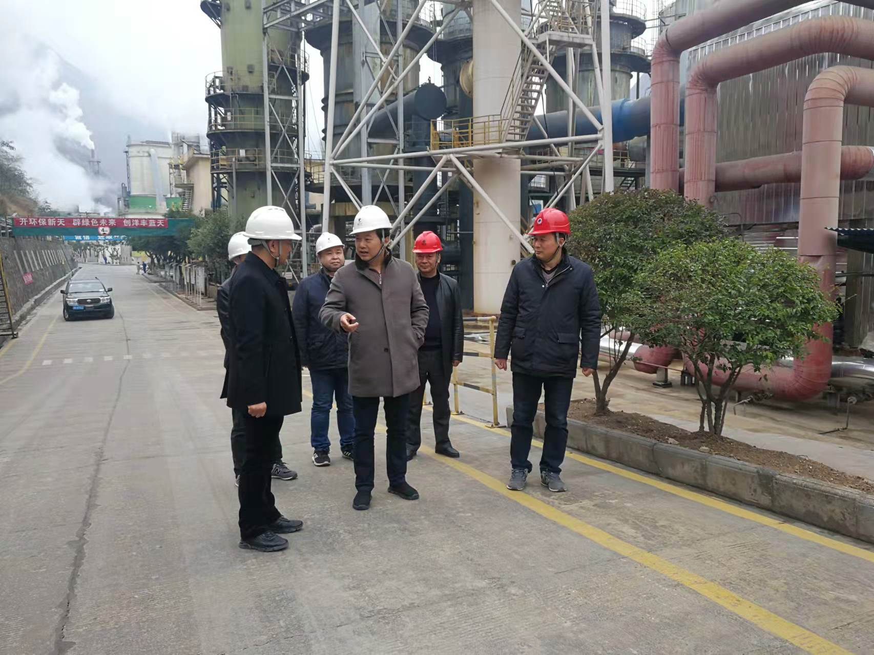 杨华锋副董正在生产一线检查工作1.jpg