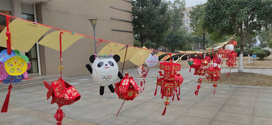 江西满冠体育员工做的元宵花灯.jpg