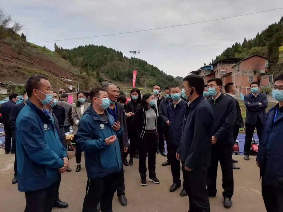 满冠体育农化员向县长汇报科技小院相关工作.jpg